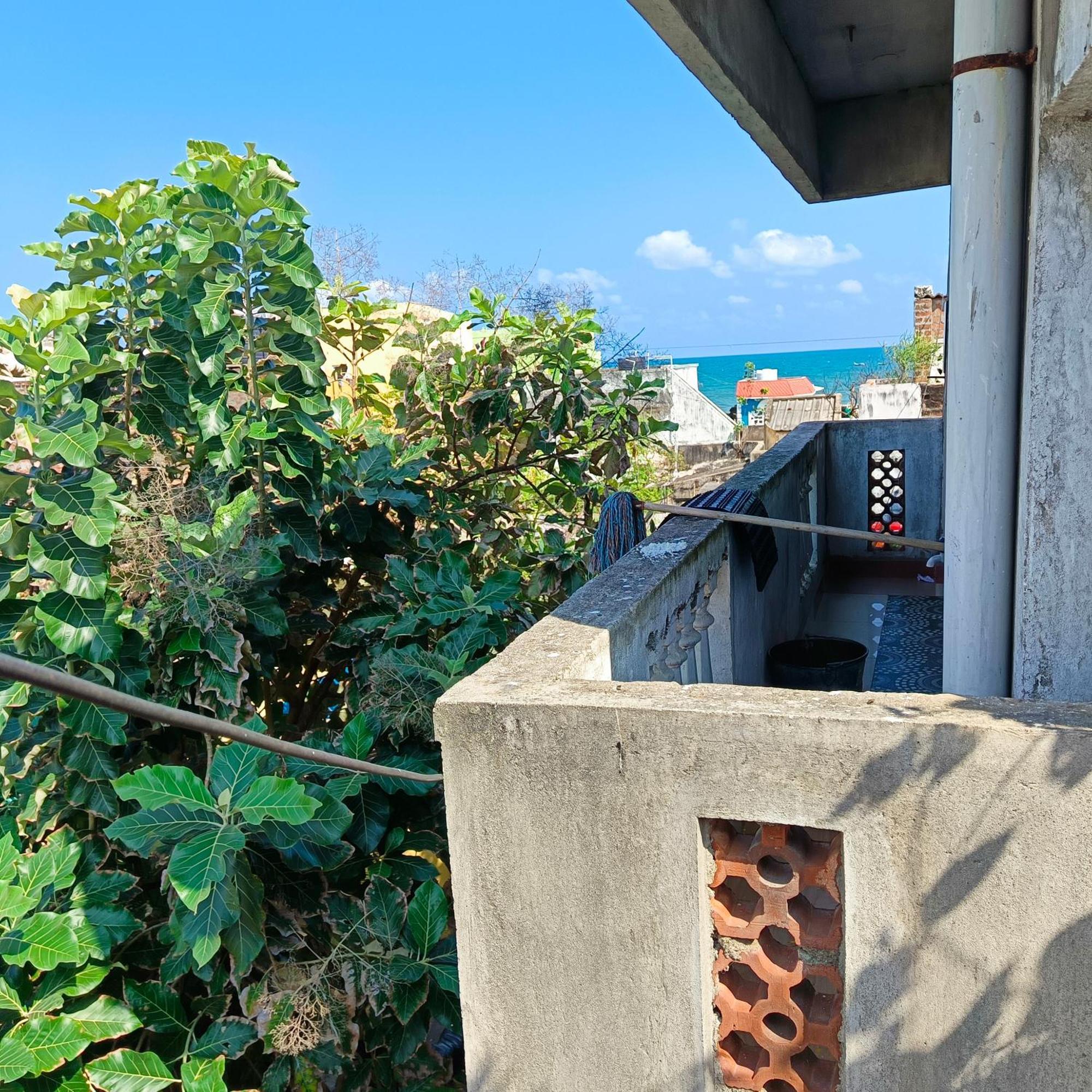 Blue Waves Homestay ポンディシェリ エクステリア 写真