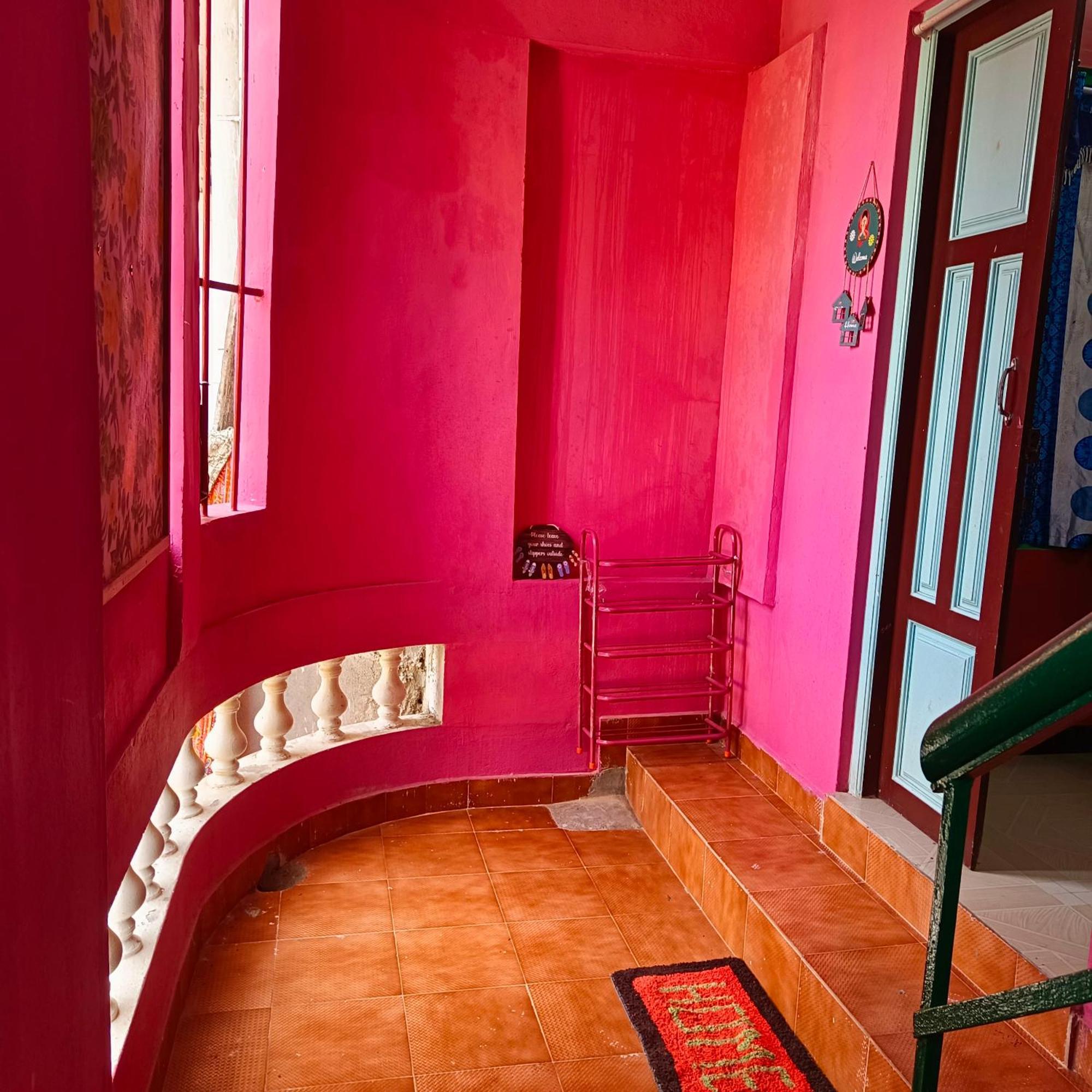 Blue Waves Homestay ポンディシェリ エクステリア 写真