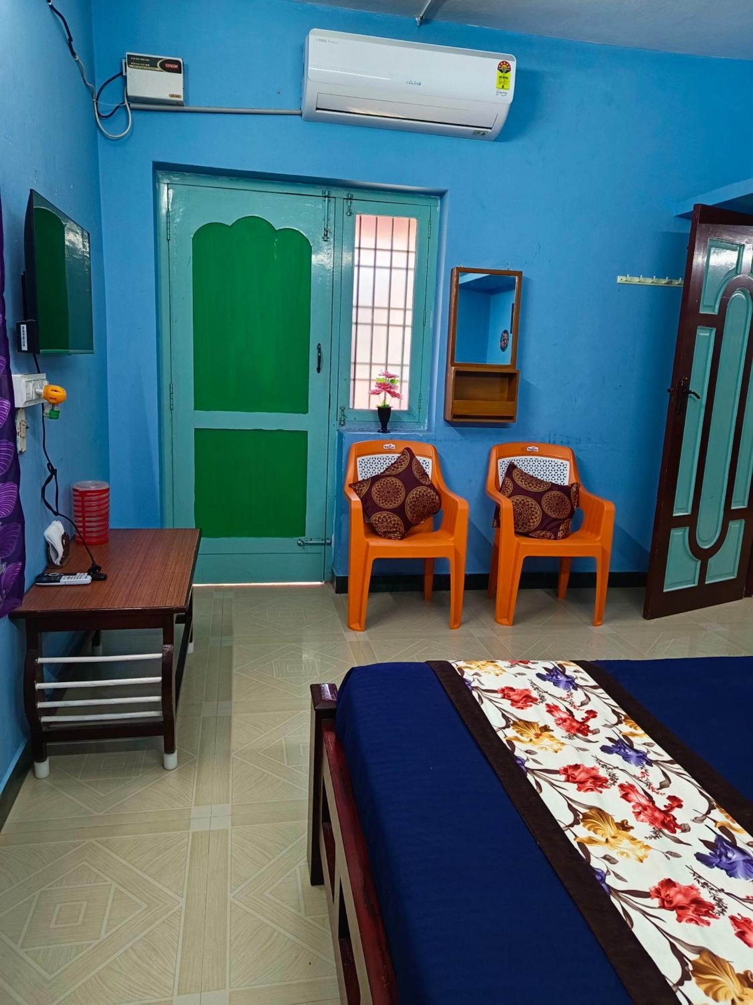 Blue Waves Homestay ポンディシェリ エクステリア 写真
